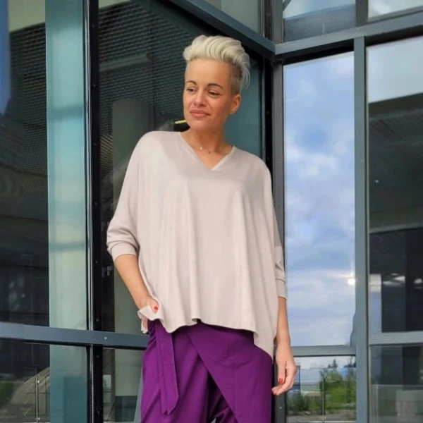 Bluzka oversize dekolt w serek jasny beż