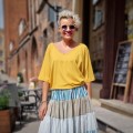 23b120-17 banan_bluzka_krotki_rekaw_dekololtV_dzianinowa.webp
