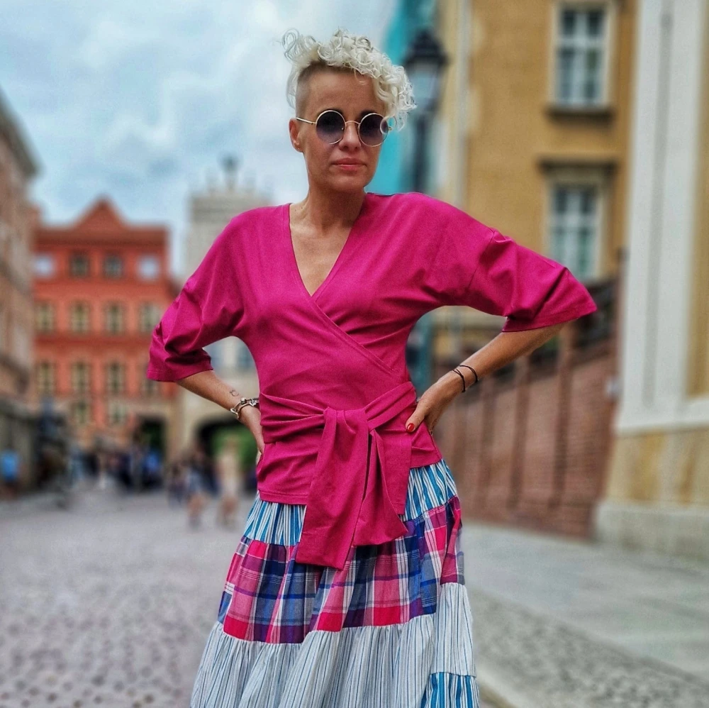 Bluzka kopertowa wiązana z dzianiny fuksja