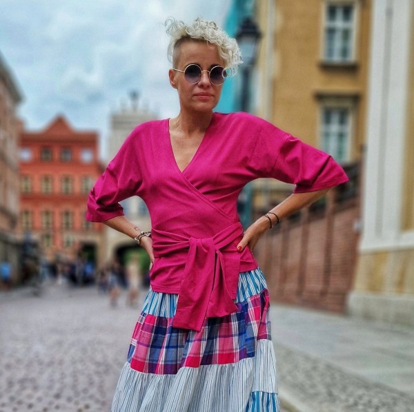 Bluzka kopertowa wiązana z dzianiny fuksja
