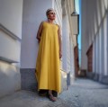 Sukienka_letnia_na_ramiaczkach_z_rozporkami_bananowa.webp