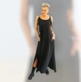 Sukienka_letnia_na_ramiaczka_z _rozporkami_maskującą _na_każdą_figurę_kolor_czarny.webp