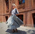 25F1_Spódnica_midi_z_koła_w_kratkę.webp