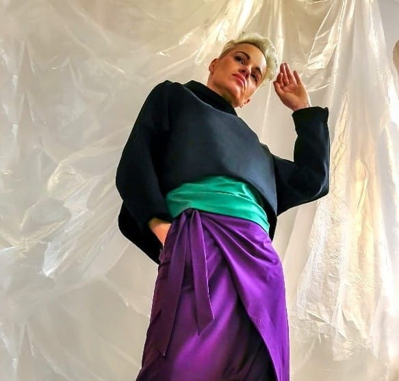 Bluza  z kapturem dresówka czarna
