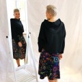 Bluza z kapturem dresówka czarna – zdjęcie 4