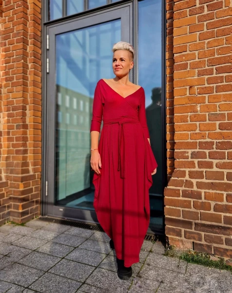 Sukienka z rogami  krwista czerwień 