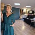Sukienka maxi z kieszeniami z wiskozy – butelkowa zieleń – zdjęcie 2