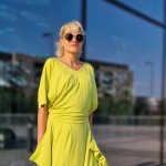 Bluzka  z  krótkim rękawem reglanowym i dekoltem V limonka