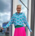 Bluza basic z drukiem w zieleniach z różem.jpg