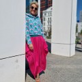 Bluza basic z drukiem w zieleniach z różem.jpg