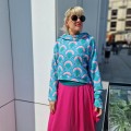 Bluza basic z drukiem w zieleniach z różem.jpg
