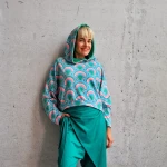Bluza z kapturem zieleń z różem 