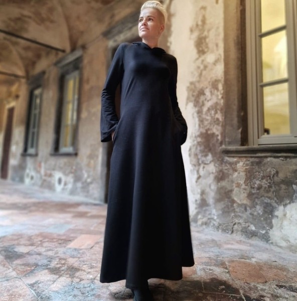 Sukienka gotycka z kapturem czarna dresówka