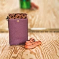 Torebka na telefon z frędzlem SORUKA, wariant 2: pantera i zieleń, skóra z recyklingu – tył