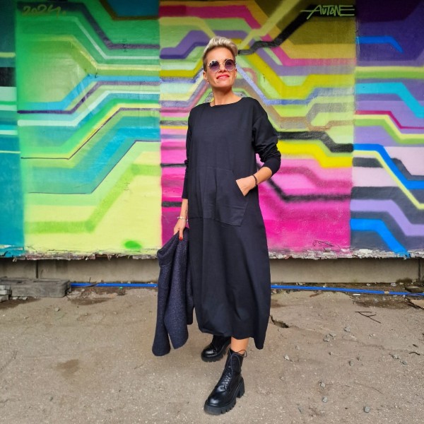 Sukienka z kieszenią na przodzie czarna 