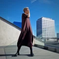 Sukienka śpiochowa krótki rekaw brąz – zdjęcie 3
